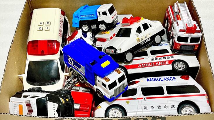 救急車のミニカーが緊急走行。坂道を走る☆サイレン！Ambulance miniature car runs in emergency! sirens blaring!