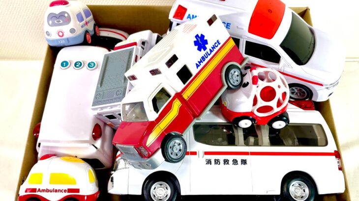 救急車のミニカーが緊急走行しよう！サイレン鳴らして走るよ☆Ambulance minicar runs urgently!Sounds the siren and runs.