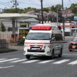 【緊急走行】茨木市消防本部　西河原救急隊　車の走行が多い中リモートサイレンを使用しながら緊急走行