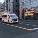 【緊急走行】茨木市消防本部　水尾救急隊　車が少ないため、歩道橋の交差点を通りやすく緊急走行