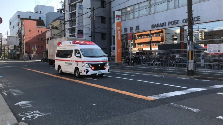 【緊急走行】茨木市消防本部　水尾救急隊　車が少ないため、歩道橋の交差点を通りやすく緊急走行