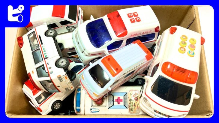 おもちゃのミニカーが救急車のように坂道を駆け上がり、緊急走行中にサイレンを鳴らす！