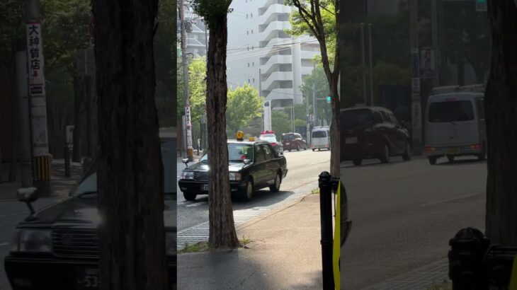福岡県警2.5L無線警らパトカー #緊急走行 #パトカー #210系クラウン