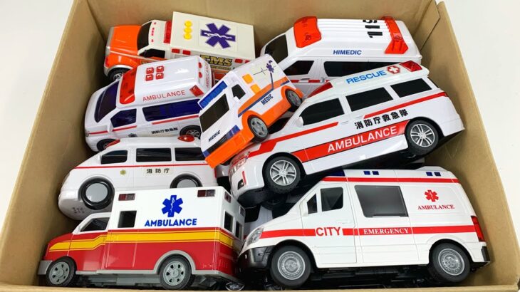 救急車のミニカーが箱に並びました！緊急走行してサイレンを鳴らします！