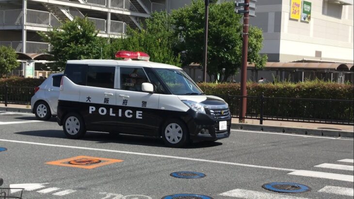 【緊急走行】大阪府警　パトロールカー　（女性マイクパフォーマンス）イオンモール茨木に到着。