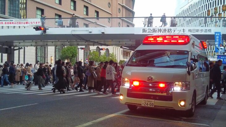 JR大阪駅前から緊急走行を開始する救急車A299 | 大阪市消防局