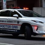 東京医科歯科大学 救命救急センターのLEXUS RXドクターカー、大迫力の緊急走行しながらUターン！！根津救急車と医療機関へ！！
