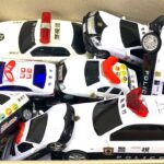 大きなパトカー（ミニカー）を箱にまとめて緊急走行テストします Large police car (minicar) in a box and emergency driving test.