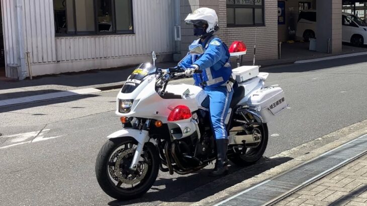 吹かしまくりの緊急走行‼️埼玉県警交通機動隊白バイ‼️