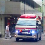 上野松坂屋から緊急走行を開始する救急車A01057 | 東京消防庁
