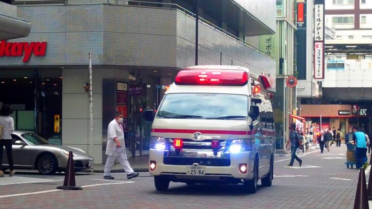 上野松坂屋から緊急走行を開始する救急車A01057 | 東京消防庁