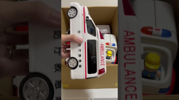 救急車のミニカー緊急走行テスト。坂道走る☆Ambulance minicar runs in an emergency! Slope driving test#shorts #ambulance