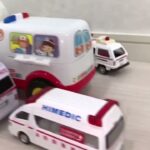 救急車のミニカー走る☆緊急走行テスト! 坂 道走行☆パトカー ミキサー車| Ambulance minicar runs on a slope with a siren sounding cars3