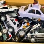 色んな大きさのパトカーのミニカーがおもちゃ箱に集まりました。坂道を緊急走行テストします！｜Miniature police cars gathered in the toy box.