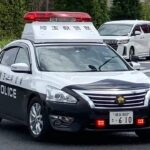 交差点内で猛烈な転回緊急走行‼️埼玉県警察越谷警察署ティアナパトカー‼️
