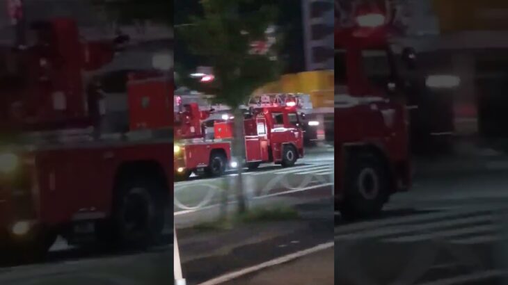10月6日夜消防車🚒、はしご消防車🚒がカンカンカンカンって鳴らして緊急走行何事や⁉️