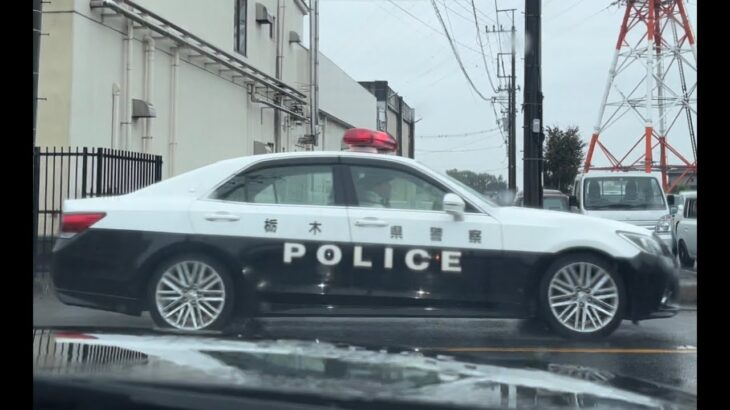 緊急走行！緊走する栃木県警の210系クラウンパトカー