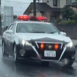 緊急走行！サイレン停止した栃木県警の210系クラウンパトカー