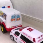 🔴 救急車のミニカー走る！緊急走行テスト。坂道走る☆Ambulance minicar runs in an emergency! Slope driving test 2