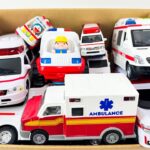 たくさんのパトカー救急車のミニカーを走らせます。サイレン鳴らし緊急走行です☆Run lots of police car ambulance mini cars.