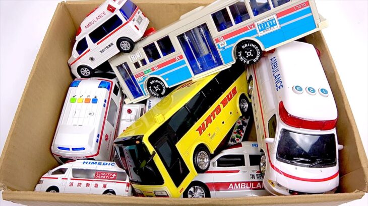 救急車とバスのミニカーいっぱい走る！緊急走行テスト！サイレンあり。坂道走る