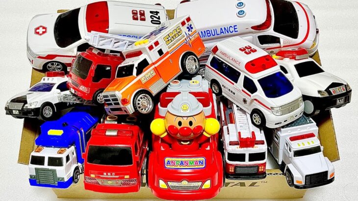 おもちゃの『救急車🚑』『パトカー🚓』がサイレン鳴らして緊急走行 4️⃣2️⃣