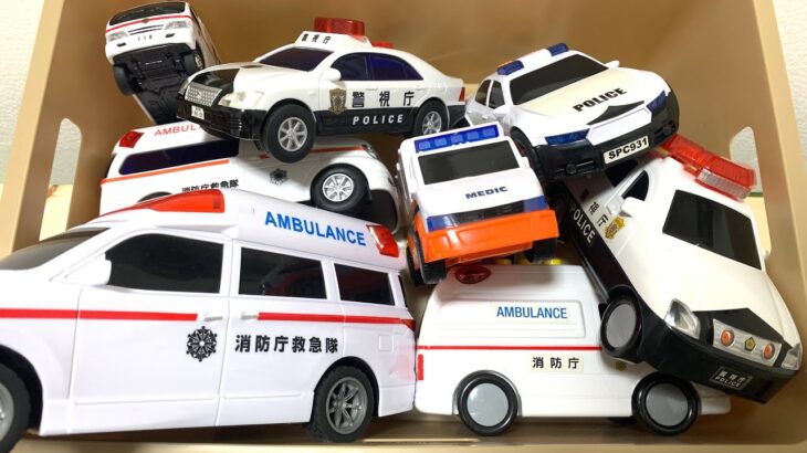救急車とパトカーのミニカー走る！サイレン鳴らして緊急走行！！Ambulance and police mini cars run! Emergency run!