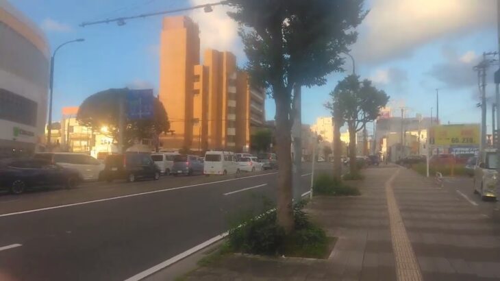 沖縄県警パトカー緊急走行沖縄市胡屋十字路交差点