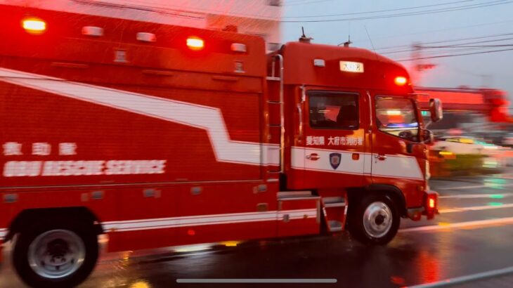 大府市消防　救助隊￼　緊急走行で赤信号の交差点に侵入！