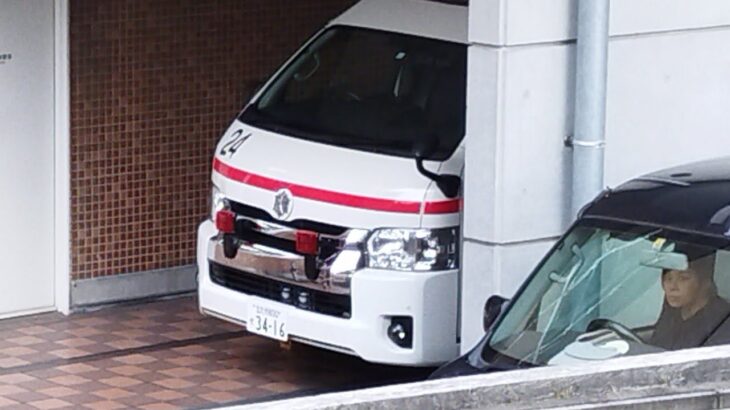 北九州市消防局 救急車 石峯分署救急ほくしょう24が緊急走行開始。病院搬送。