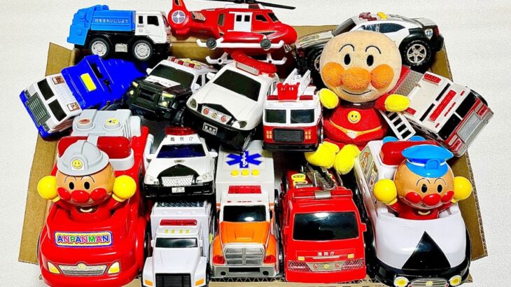 救急車 パトカー おもちゃ ミニカーが走る。緊急出動。