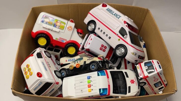 救急車が箱いっぱいに集まったよ！☆チェック＆坂道で緊急走行します｜Ambulance minicar runs in an emergency☆