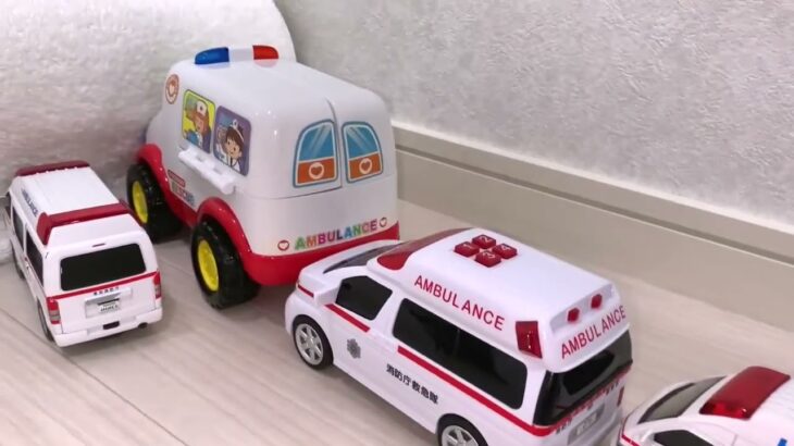 救急車のミニカー走る! 緊急走行テスト。 坂道走る☆Ambulance minicar runs in an. emergency! Slope driving test_KİDSTOYS🚑👦👧