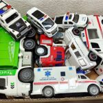 Miniature 救急車 消防車,パトカー バス garbage truck などのミニカーが坂道走行します,はたらく車☆緊急車両のサイレン音 police car
