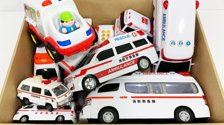 救急車のおもちゃミニカーが走る。緊急走行。サイレン鳴る