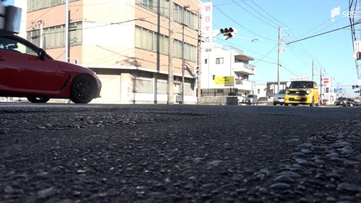 緊急走行中の“覆面パトカー”交差点で3台絡む事故　軽乗用車運転の男性が軽いけが＝静岡・富士市