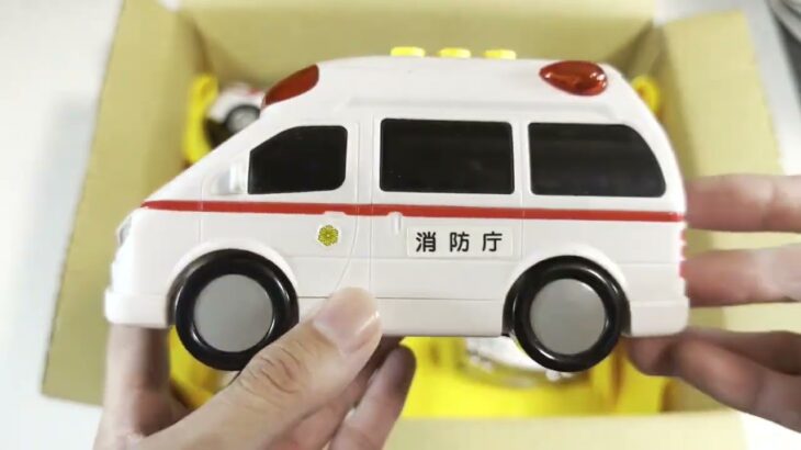 救急車のミニカーが走る！緊急走行テスト！サイレン鳴る｜A miniature ambulance car makes an emergency run on a slope #4