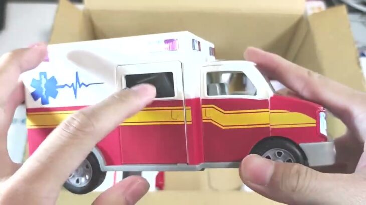 救急車とパトカー おもちゃ ミニカーが走る。緊急走行！サイレン Ambulance Toy Miniature car runs  Emergency running! siren sounds #7