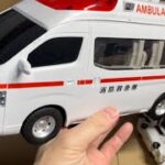 【救急車】トミカ🚑はたらくくるまがサイレン鳴らして坂道緊急走行するよ！emergency run on a slope with a siren sounding.