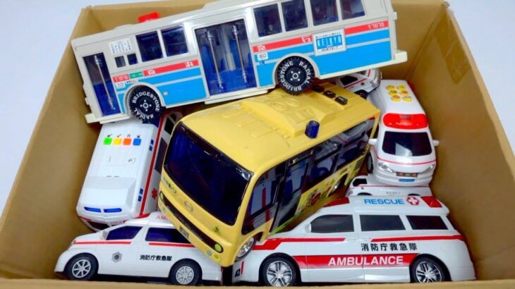 坂道走る『救急車＆バス』のミニカーを緊急走行テスト！サイレン鳴る