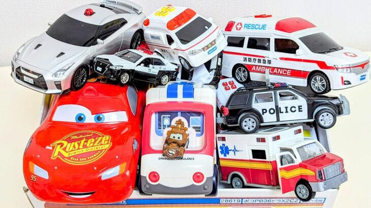 走る救急車とカーズのキャラ☆ パトカー サイレン付きで坂道走行！│Ambulance, Pixar Cars, Police car! Emergency slope runs with siren