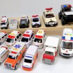 救急車とパトカーのミニカー色々登場して緊急走行テスト！Ambulance and police mini cars do emergency driving tests!