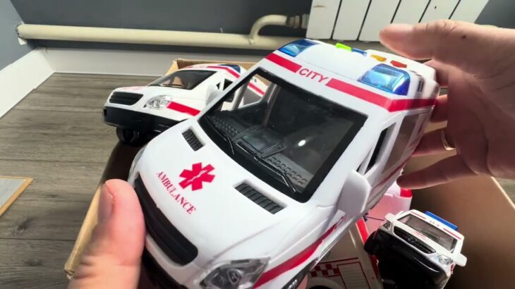 救急車のおもちゃ☆ミニカー走る！坂道緊急走行テスト！Ambulance toy☆Minicar running! Slope emergency running test!