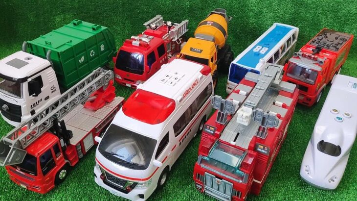 救急車や消防車、働く車が坂道を緊急走行するよ!!#おもちゃ #車 #ミニカー #takaratomy #はたらくくるま #minicar