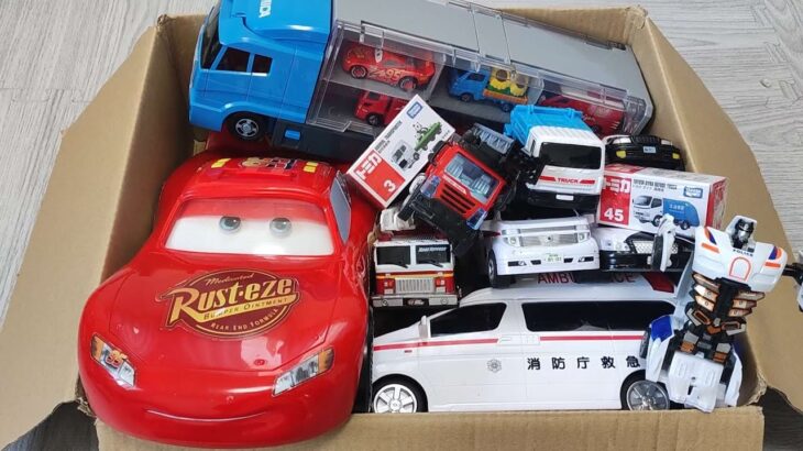 救急車や消防車、働く車を緊急走行させてみよう🚑🚒#おもちゃ #ミニカー #車 #takaratomy #はたらくくるま #minicar