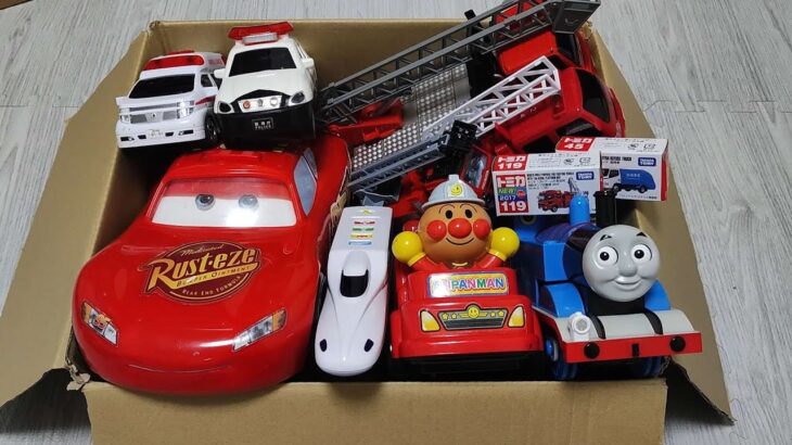 消防車や救急車、働く車が坂道を緊急走行するよ🚒🚑#おもちゃ #はたらくくるま #ミニカー #車 #takaratomy #minicar