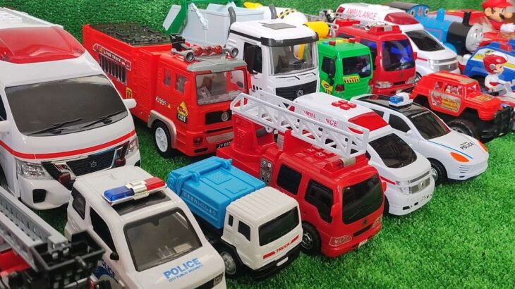 救急車や消防車、働く車が坂道を緊急走行するよ!!#おもちゃ #ミニカー #車 #takaratomy #はたらくくるま #minicar