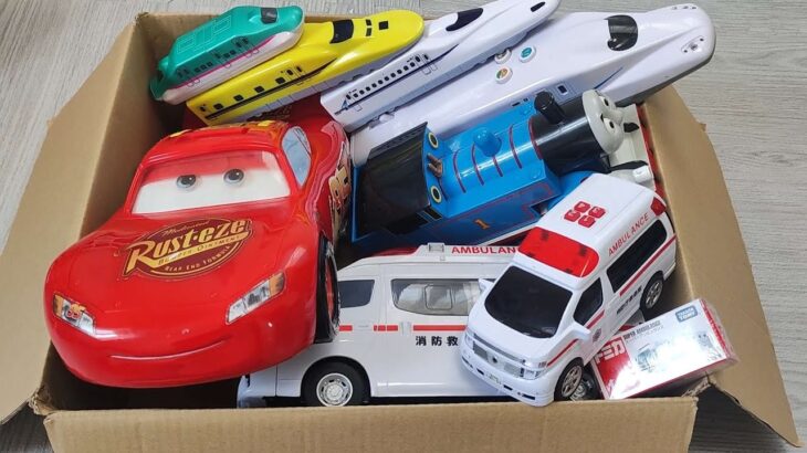 救急車や新幹線、働く車が坂道を緊急走行するよ🚗🚅#おもちゃ #ミニカー #車 #takaratomy #はたらくくるま #minicar
