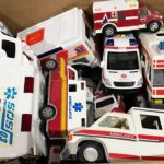 緊急対応用ミニ救急車が緊急ミニスロープを走行 Mini Ambulances on Slope Test Drive Run For Emergency Response