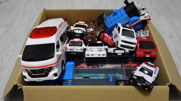 救急車や消防車、働く車を坂道で緊急走行させてみよう🚑🚒🚔#おもちゃ #はたらくくるま #ミニカー #車 #minicar #トミカ